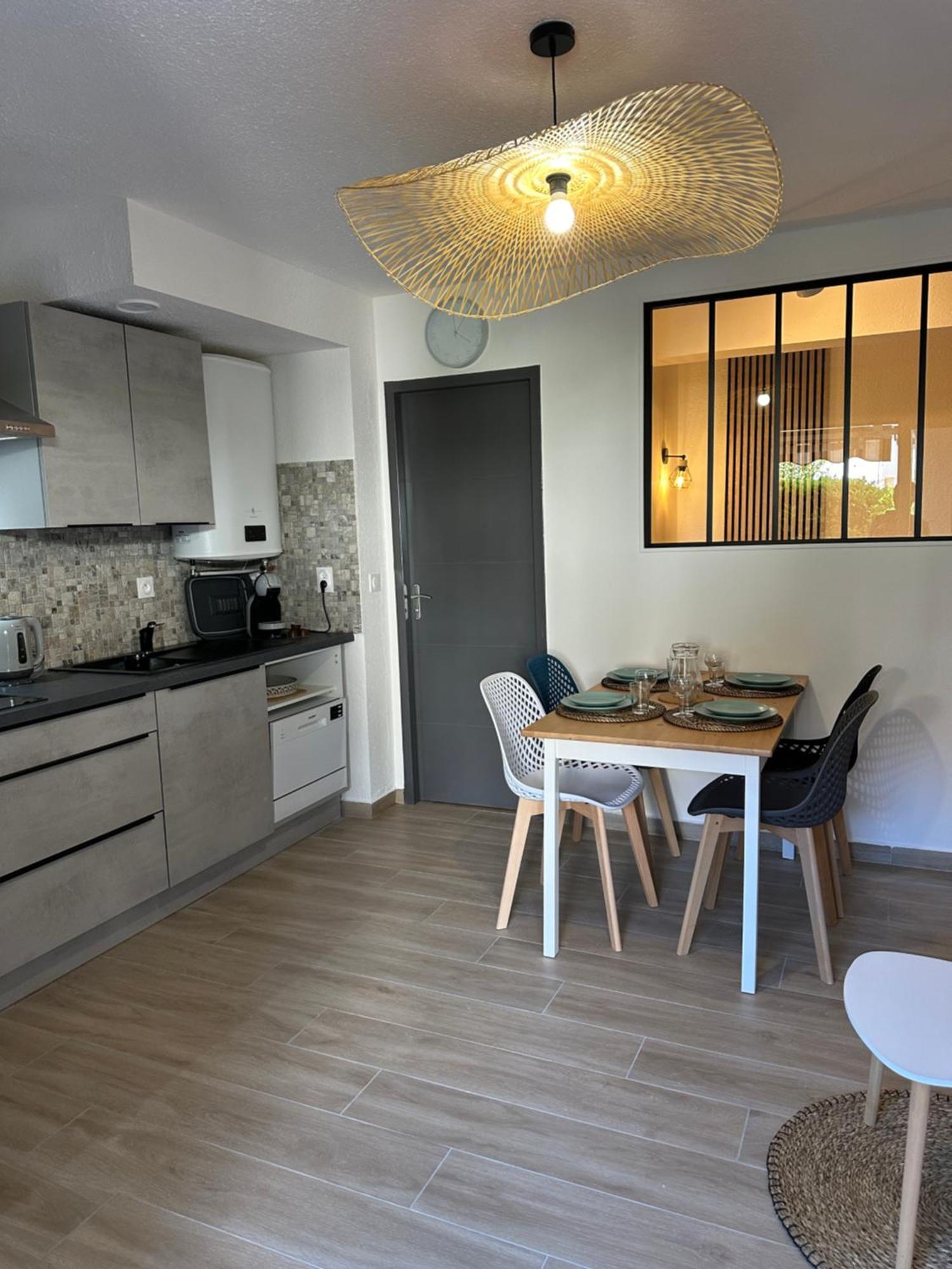 Appartement Climatise Avec Chambre Et Parking Privatif Locations Vld Camargue Сен Мари де ла Мер Екстериор снимка