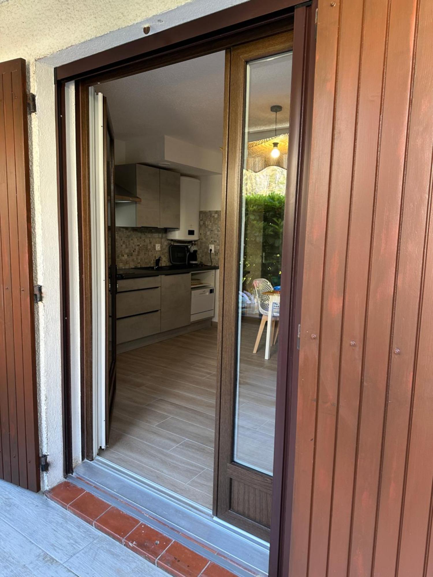 Appartement Climatise Avec Chambre Et Parking Privatif Locations Vld Camargue Сен Мари де ла Мер Екстериор снимка